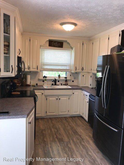 230 Acorn Cir - Photo 3 of 38