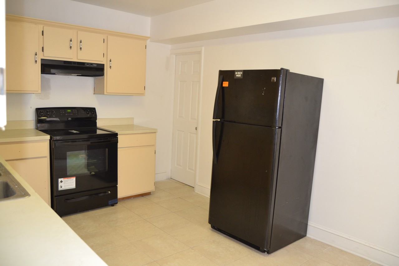 110 E 24th St - Photo 3 of 7