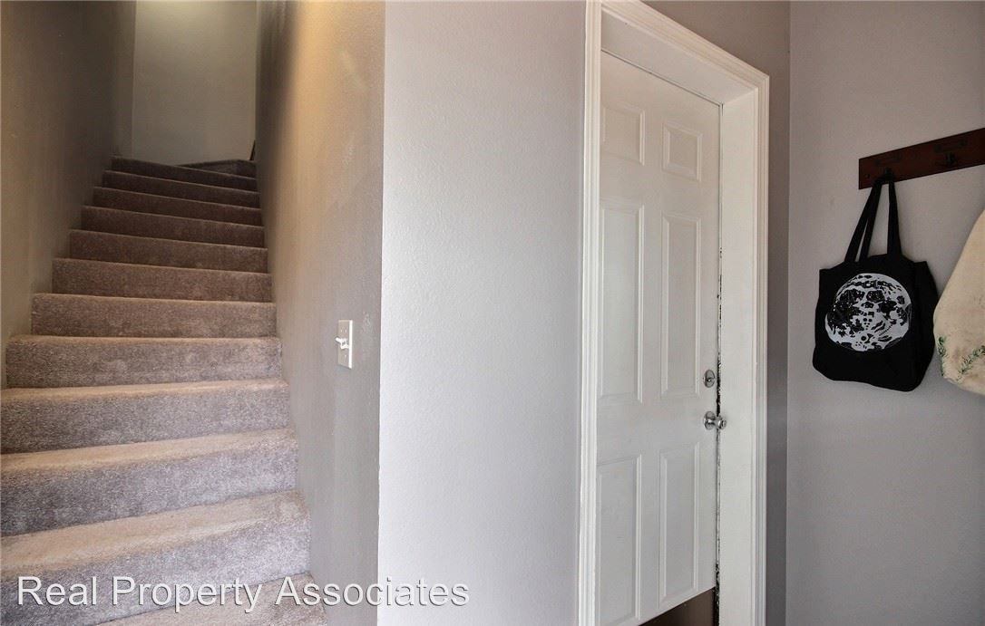 2529 SW Cloverdale St - Photo 3 of 20