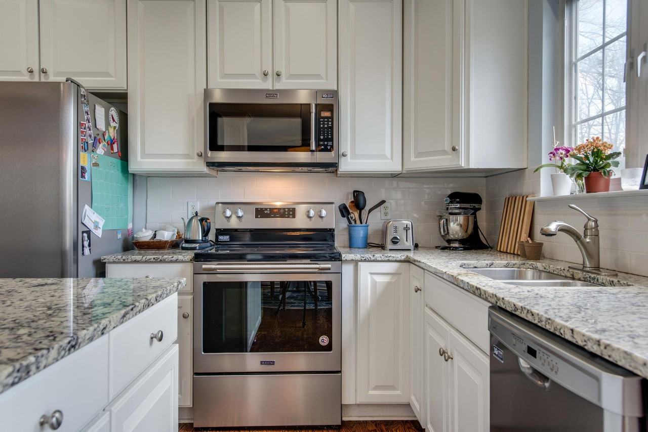 808 Glenavon Ct - Photo 2 of 28