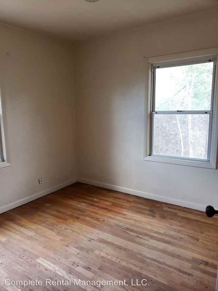 1506 E 14th St - Photo 2 of 5