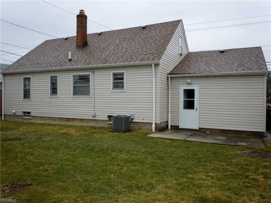 28525 Lakeshore Blvd - Photo 2 of 9