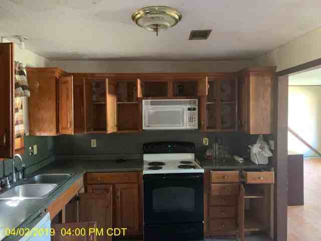 37007 1st St - Photo 2 of 8