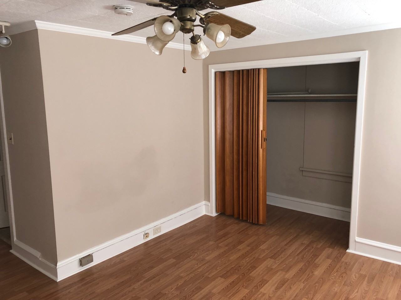 738 Windsor St - Photo 2 of 11