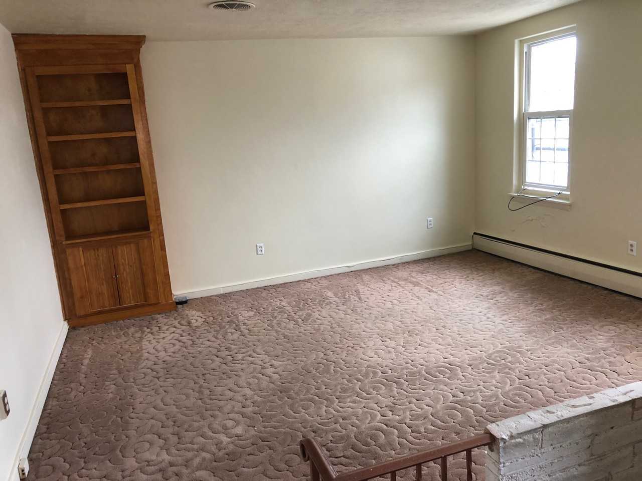 740 Windsor St - Photo 3 of 10