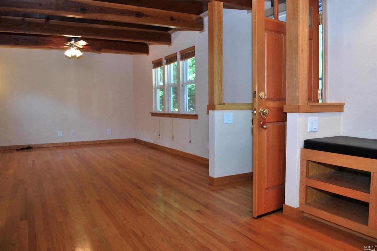1452 N Oak St - Photo 3 of 38