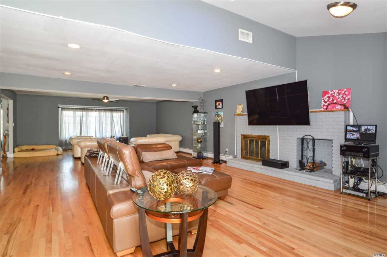 42 Sunnyside Blvd - Photo 3 of 20