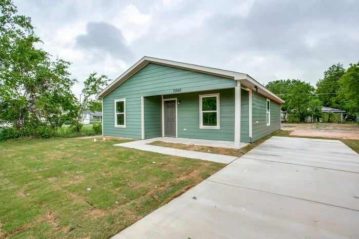 3840 Radford Rd - Photo 2 of 20