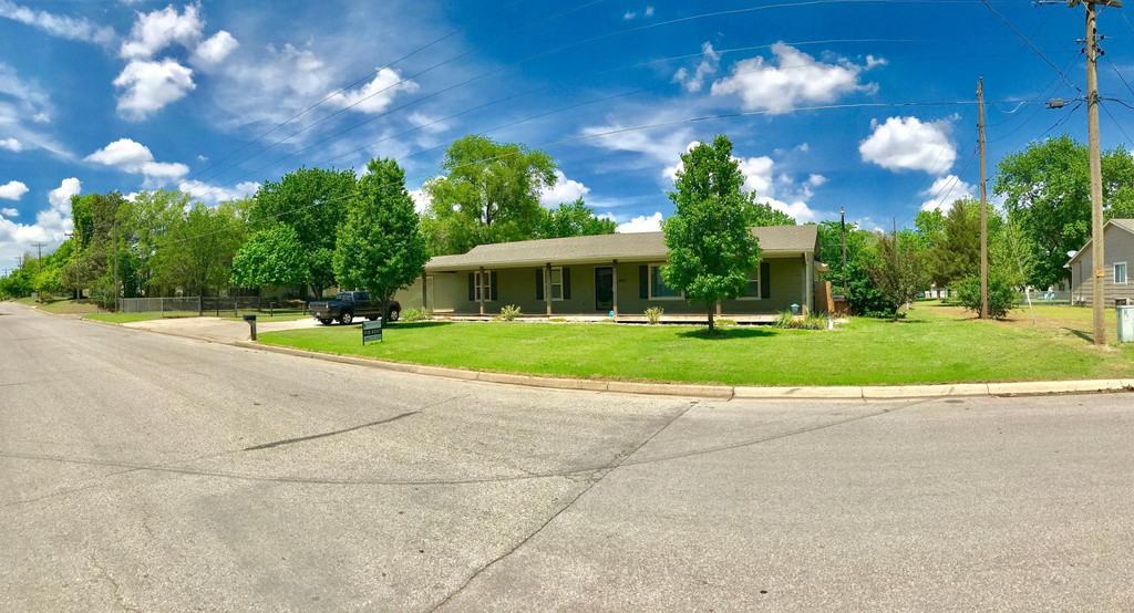 406 E Irma St - Photo 2 of 24