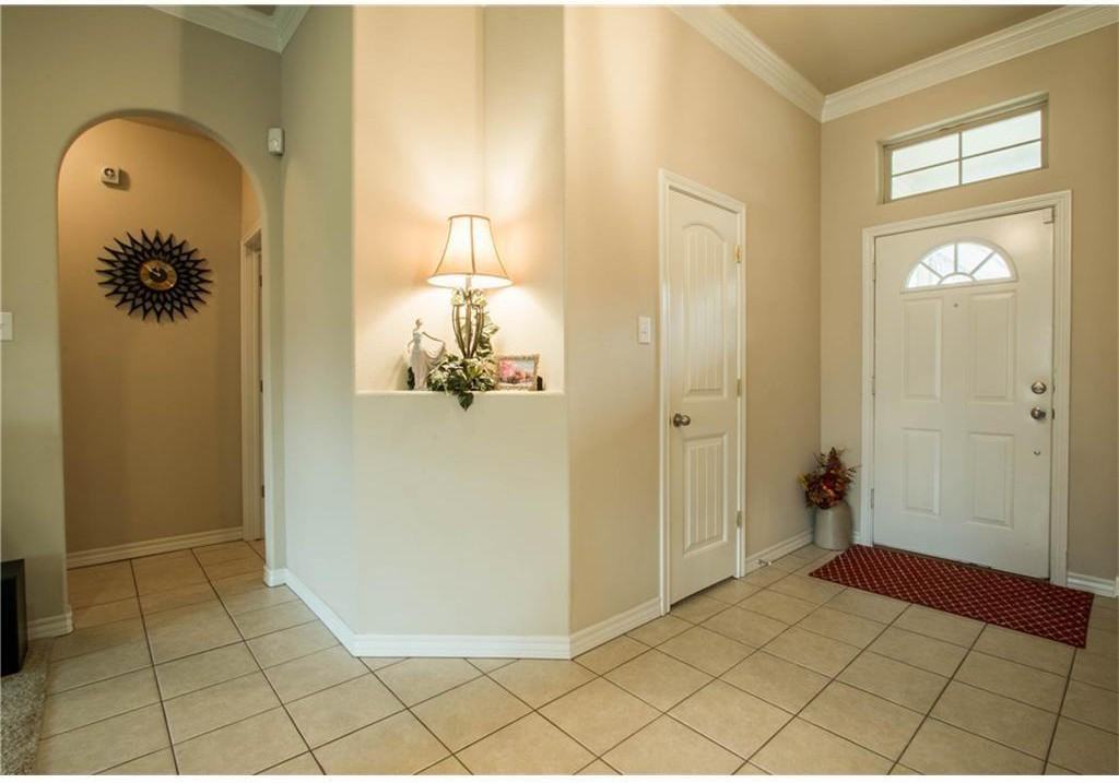 114 Prairie Dunes Dr - Photo 2 of 19