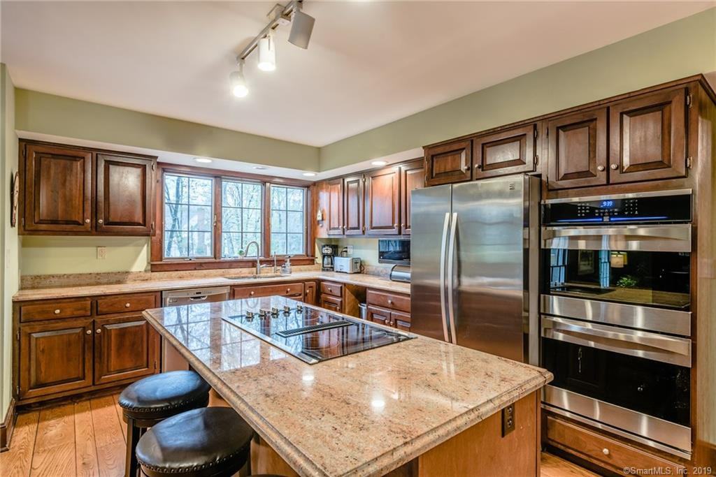 13 Guardhouse Dr - Photo 3 of 34