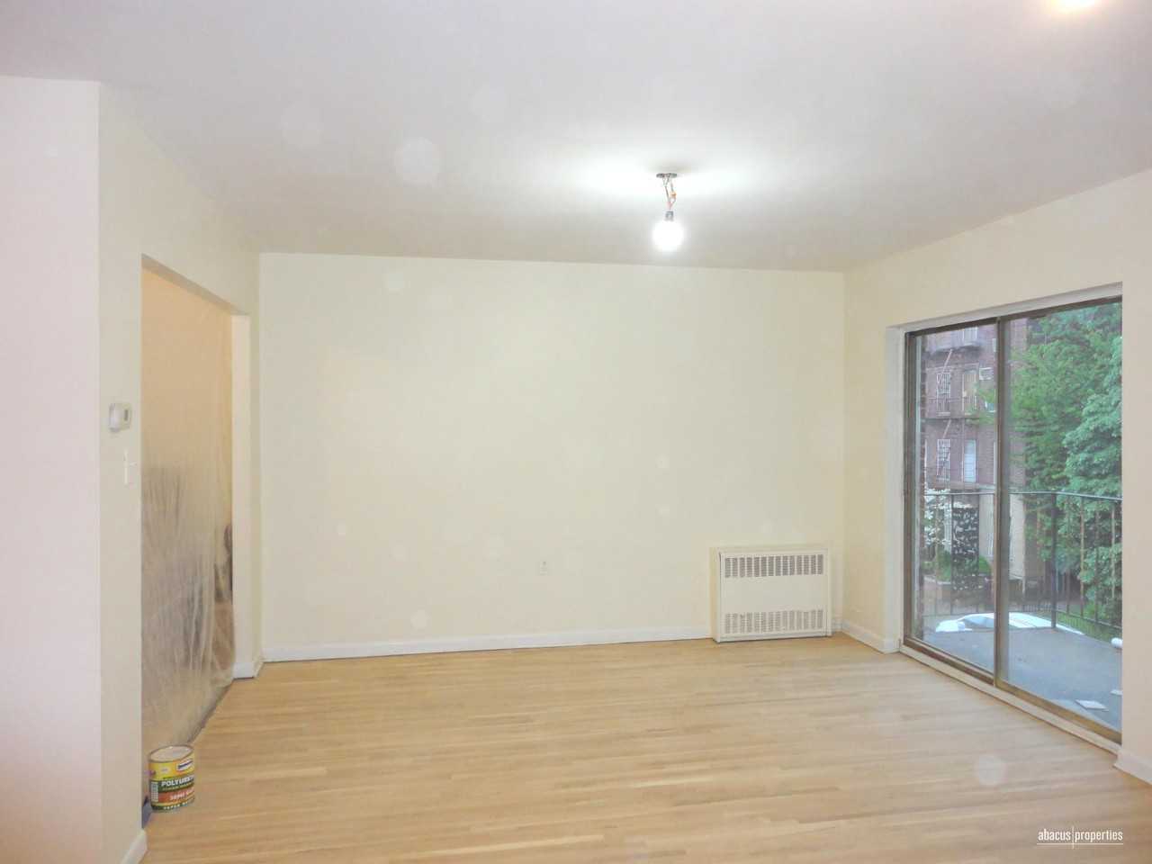 463 E 9th St #3 - Photo 2 of 9