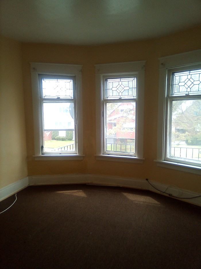 439 Cambridge Ave - Photo 3 of 12