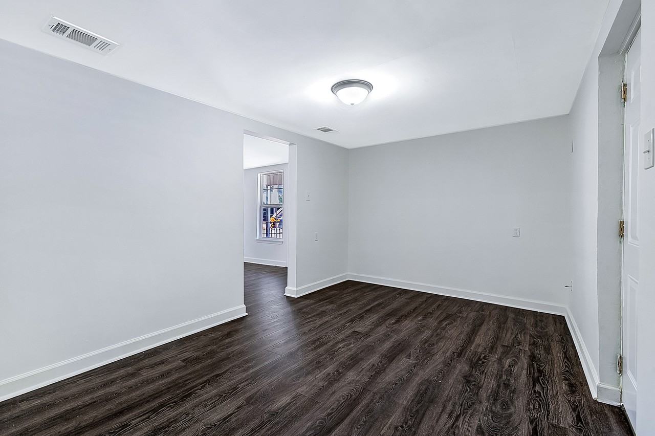 4935 S Robertson St - Photo 3 of 6