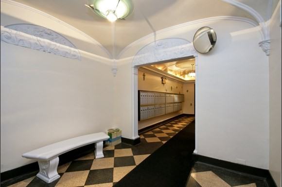 440 W Barry - Photo 3 of 34