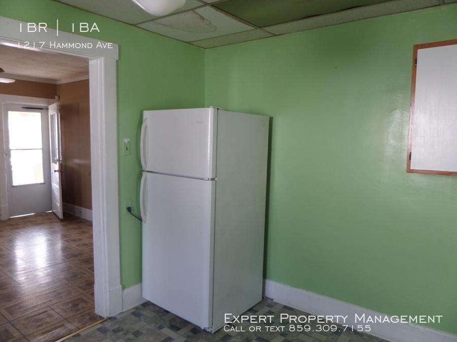 1217 Hammond Ave - Photo 3 of 9