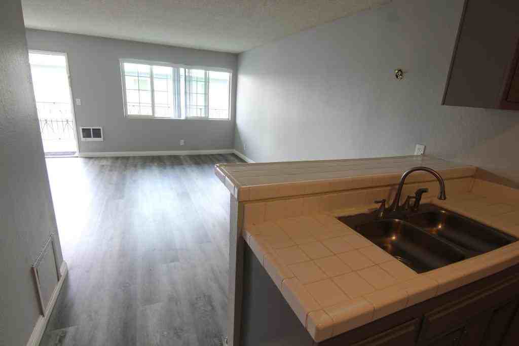 15100 Prairie Ave - Photo 2 of 24