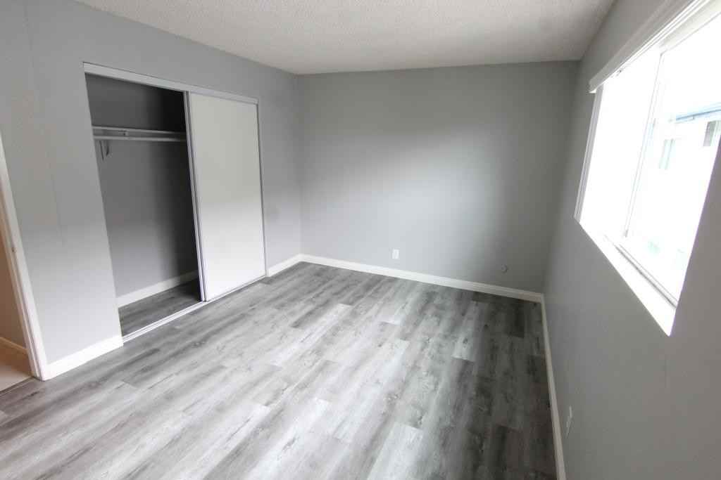 15100 Prairie Ave - Photo 3 of 24