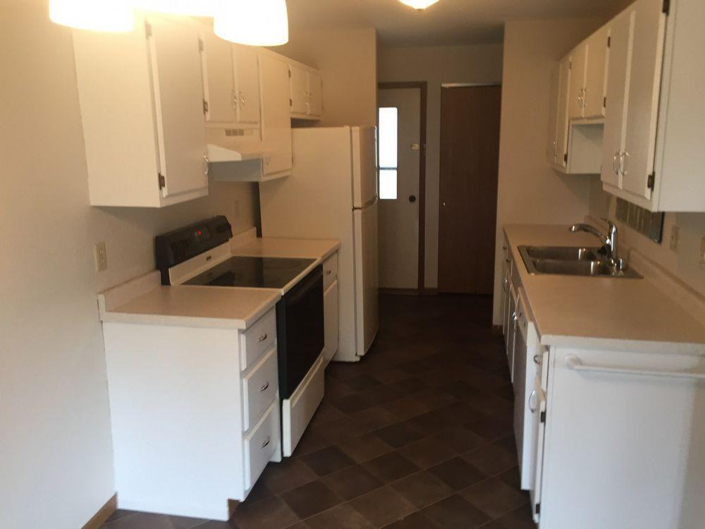 910 E Cedar Ave