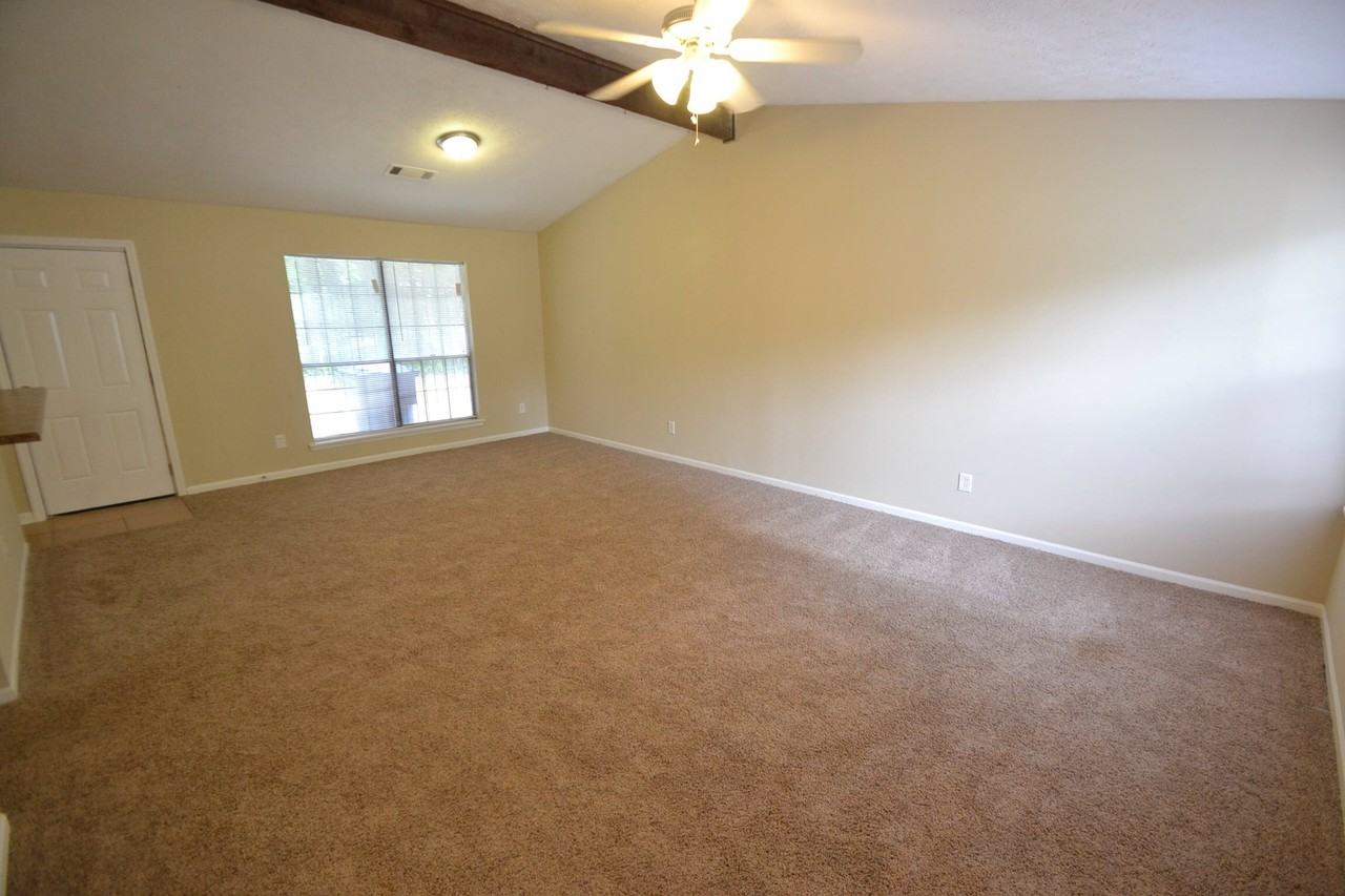 687 Utoy Cir SW - Photo 2 of 10