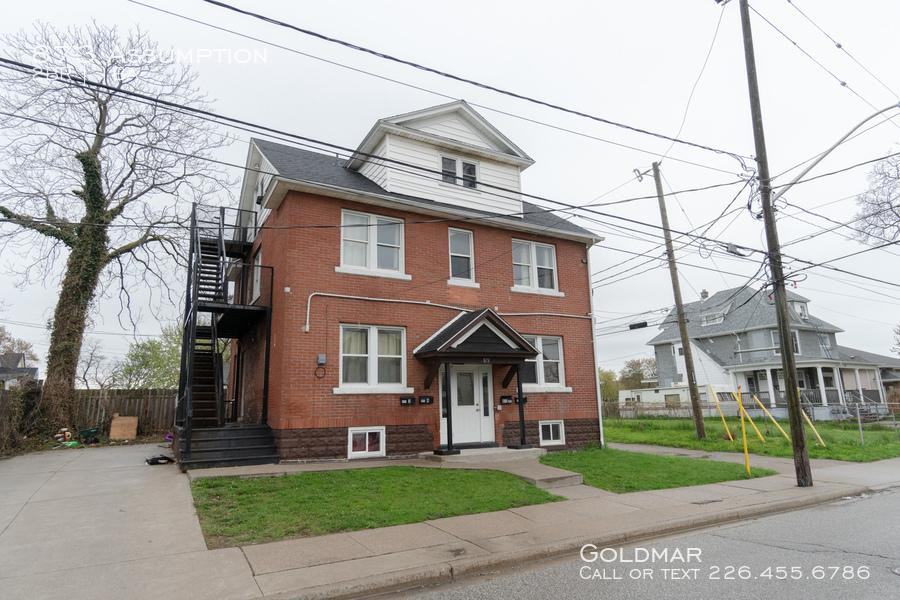 873 Assumption St - Photo 2 of 13