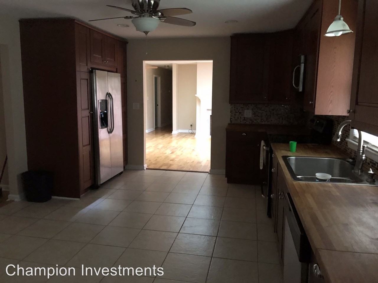 913 Surry Dr - Photo 2 of 15