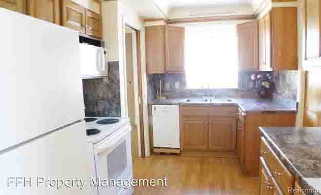 19481 Lexington St - Photo 3 of 16