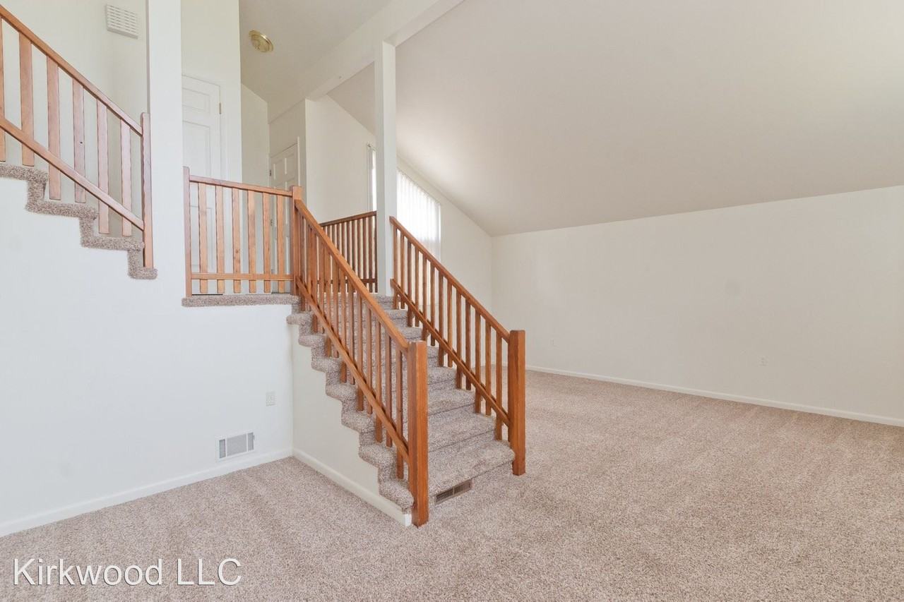 1218 Kirkwood Dr - Photo 3 of 20