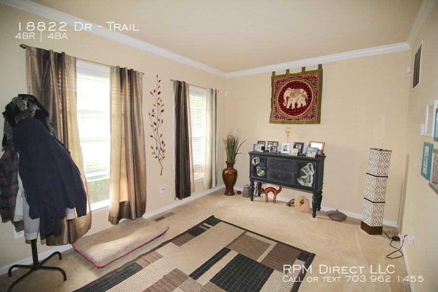 18822 Triangle St - Photo 2 of 25
