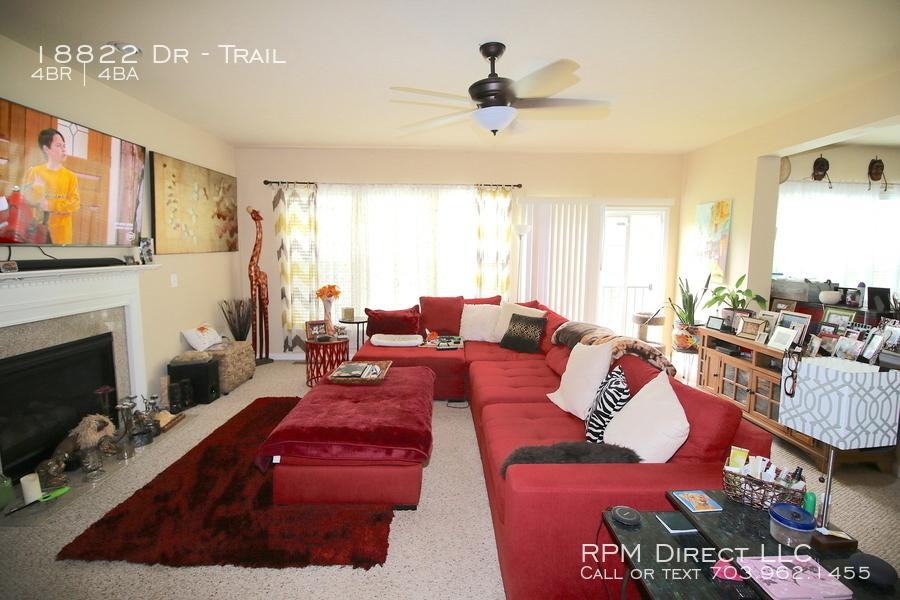 18822 Triangle St - Photo 3 of 25