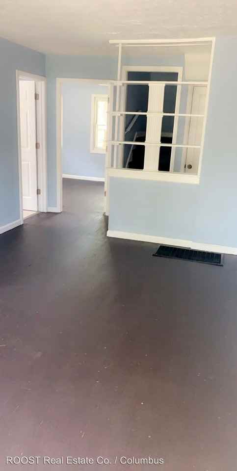 325 S Powell Ave - Photo 3 of 14