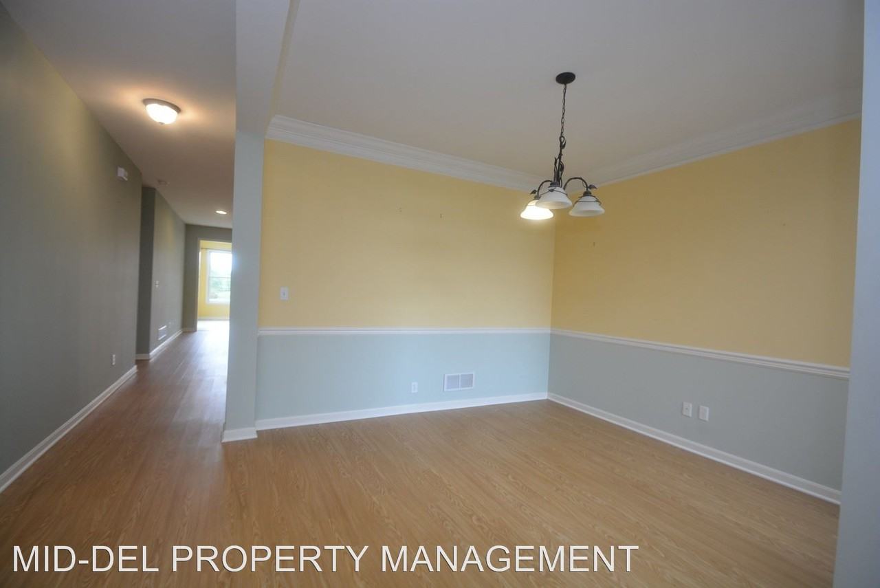 215 Spring Meadow Dr - Photo 2 of 22