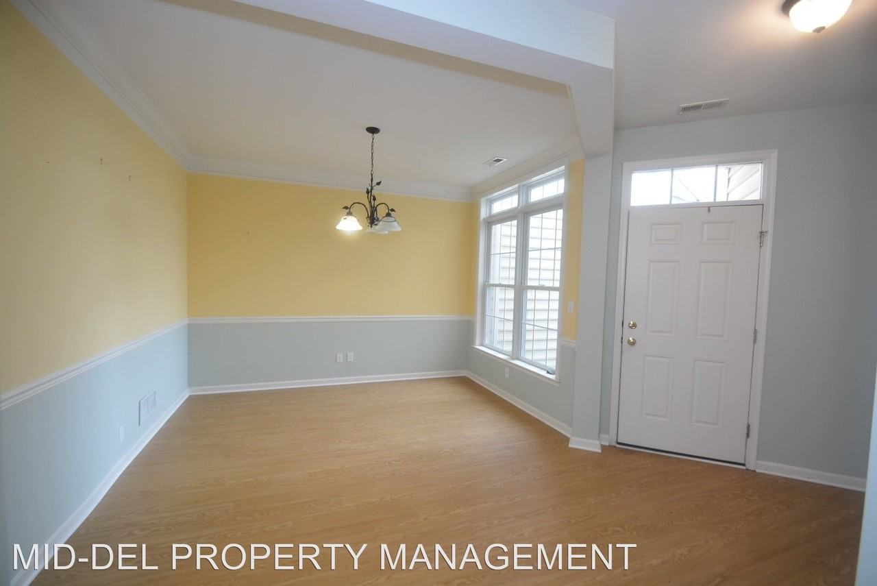 215 Spring Meadow Dr - Photo 3 of 22