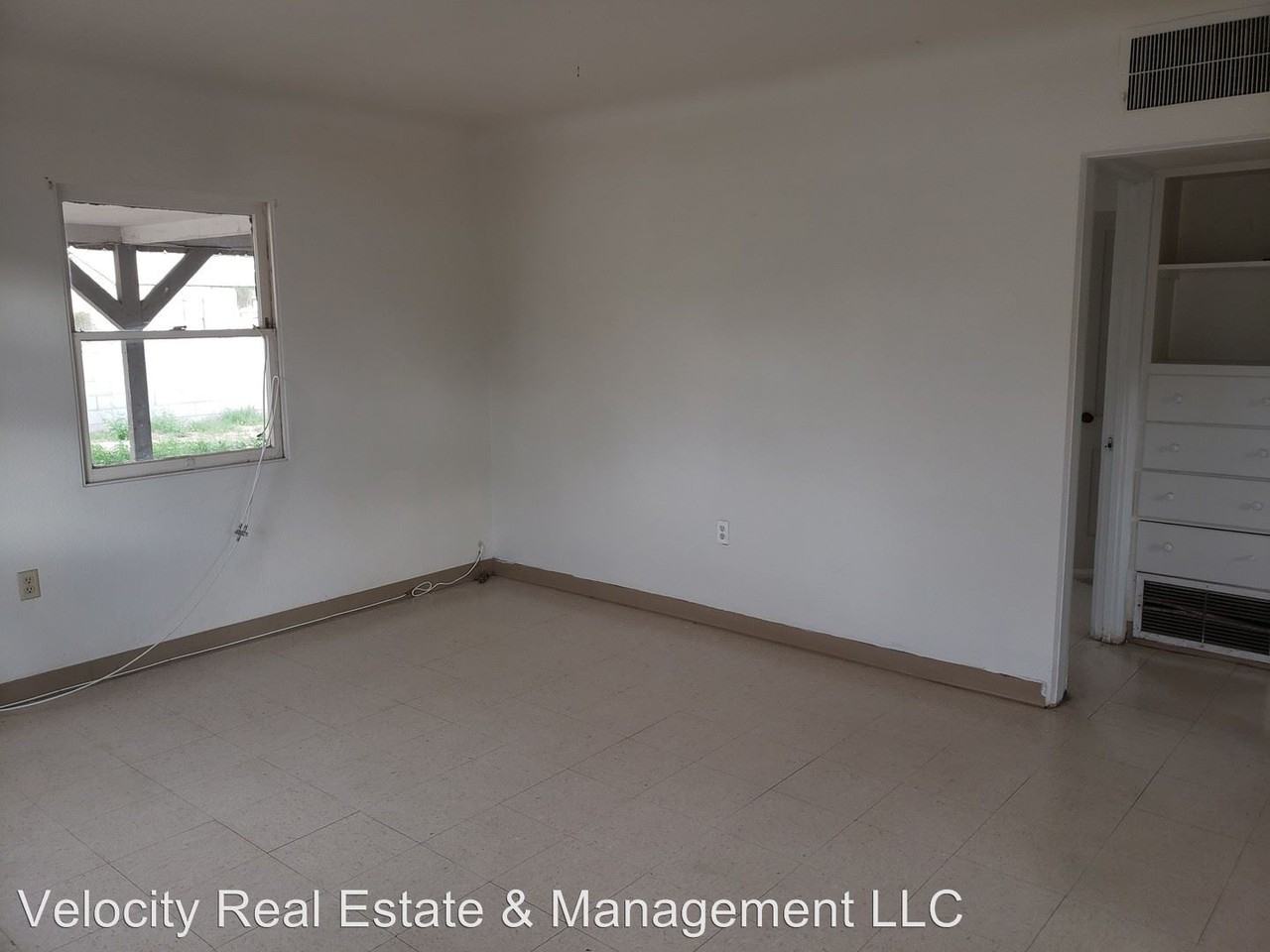 2615 W 1st St - Photo 3 of 10