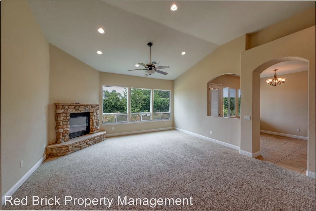 129 Tillerman Dr - Photo 3 of 18