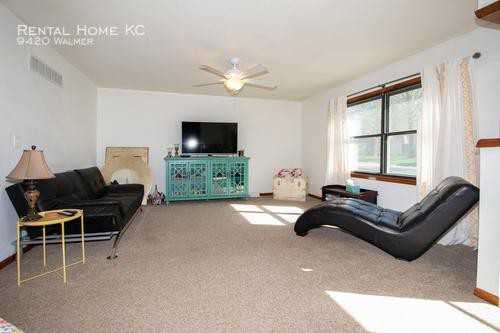 9420 Walmer St - Photo 3 of 18