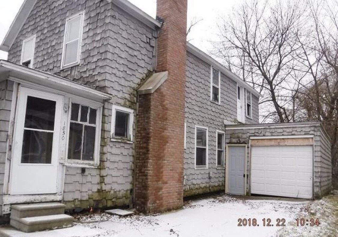 1850 S Burdick St - Photo 3 of 11