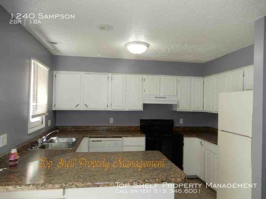 1240 Sampson St - Photo 2 of 9