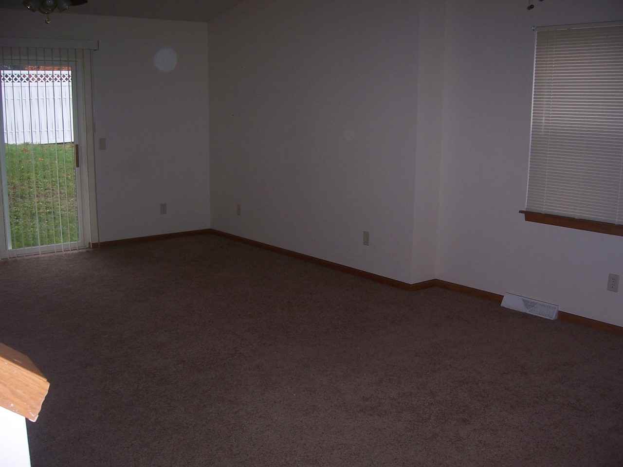 515 W Plymouth St #517 - Photo 3 of 11