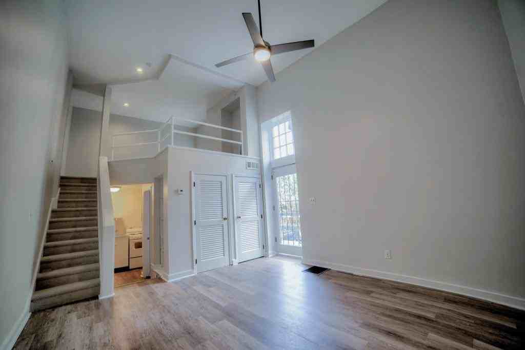 120 Lafayette Dr NE - Photo 2 of 16