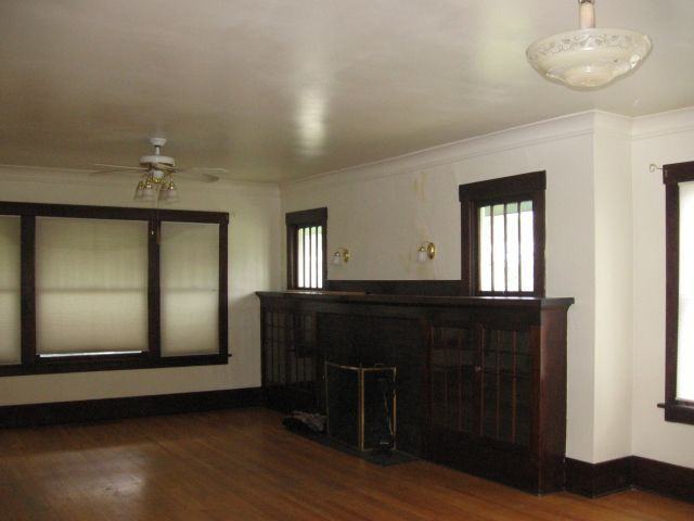 945 N 31st St - Photo 2 of 3