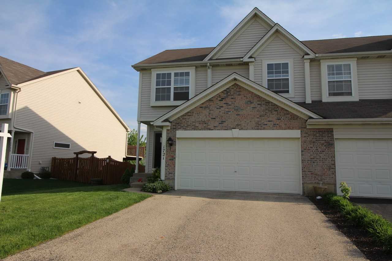 1721 Peachtree Ln - Photo 2 of 14