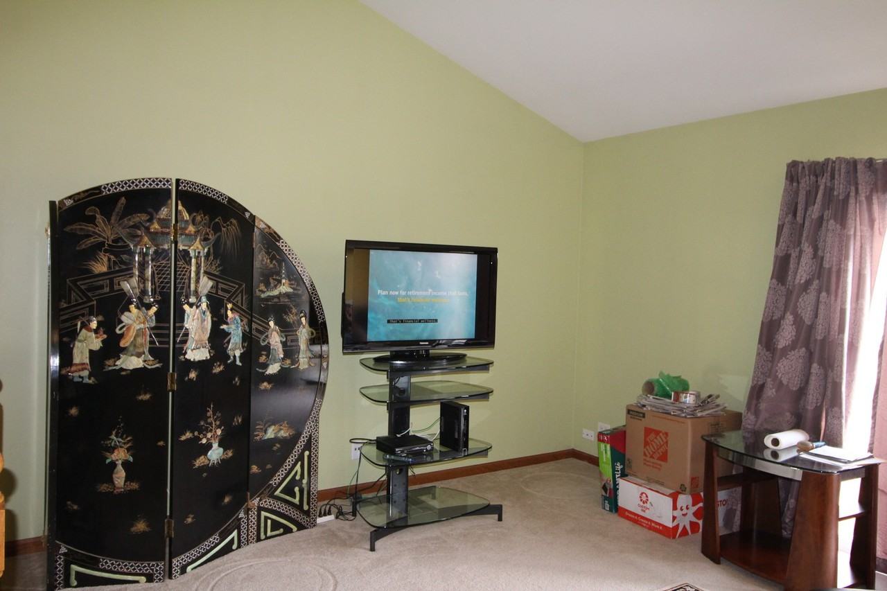1721 Peachtree Ln - Photo 3 of 14