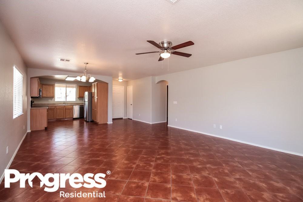 8333 W Watkins St - Photo 2 of 20