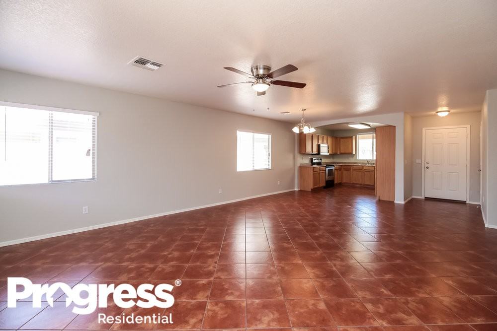 8333 W Watkins St - Photo 3 of 20