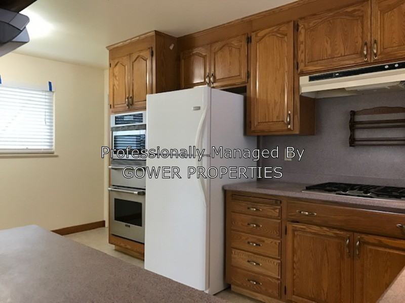 123 Belvue Dr - Photo 3 of 19