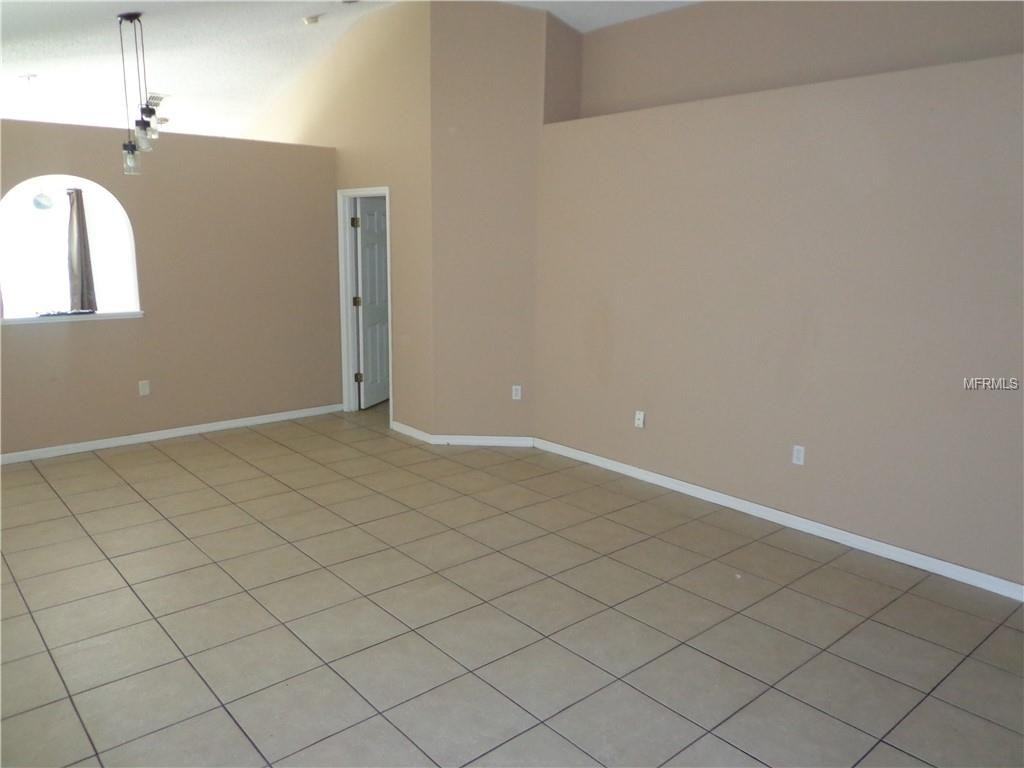 10523 Opus Dr - Photo 3 of 7