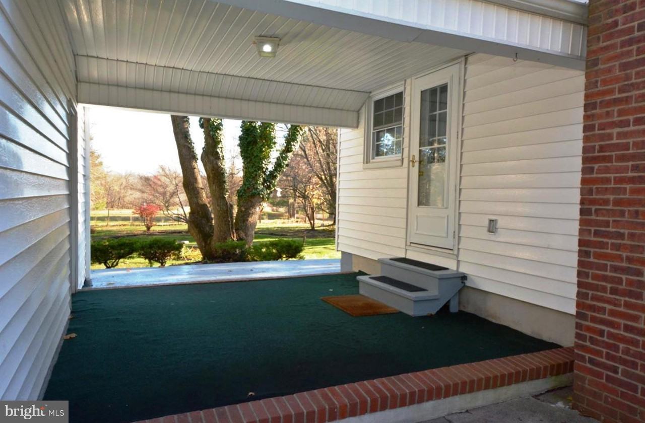 17 Montgomery Ave - Photo 2 of 25