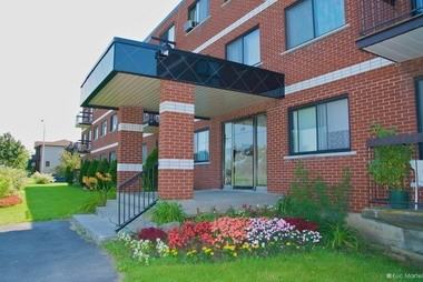 1100 boul. de Montarville - Photo 2 of 14