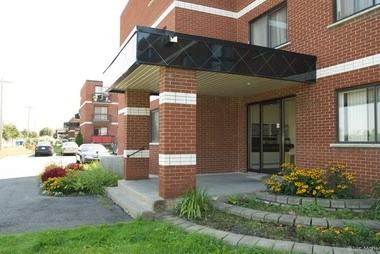 1100 boul. de Montarville - Photo 3 of 14